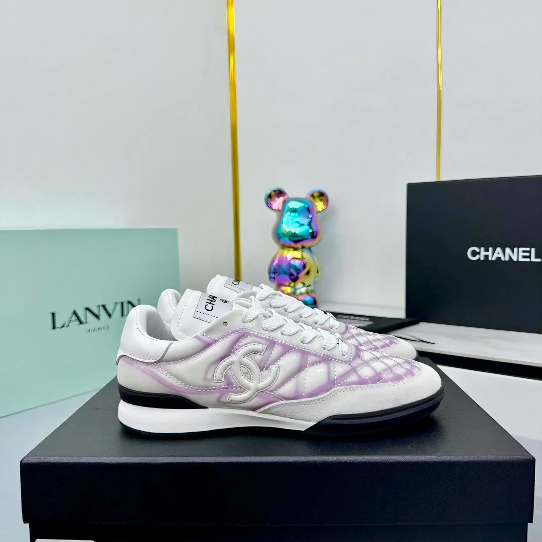 👟👟Ex-factory price 640👟👟 Top version Chanel Chanel - 2025 counter top casual sports shoes This sneaker is a classic design; the upper is electro-embroidered with a variety of techniques; the outsole is fashionable and sporty; it is unusual to incorporate a variety of color matching elements... The diversified mix and match is very beautiful and versatile, and can be used for leisure, fashion, sports and outdoor... ꫛꫀꪝ Go➫ Material: ❶The upper is made of: original cowhide ❷The inner lining is made of: original imported sheepskin ❸The outsole is based on: original TPU combination outsole Full set of boutique packaging for women 35–41 👉